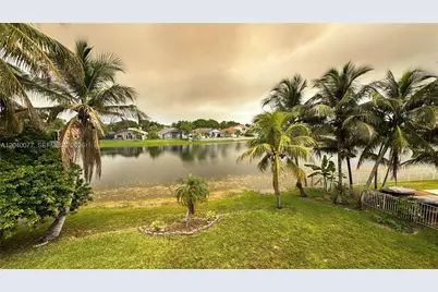 17471 SW 12th St, Pembroke Pines, FL 33029 - Photo 1