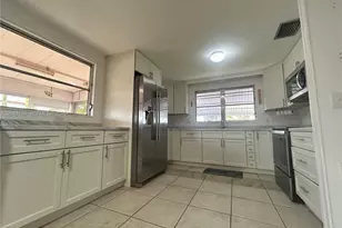 2341 SW 84th Ave, Davie, FL 33324 - Photo 11