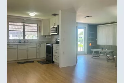2341 SW 84th Ave, Davie, FL 33324 - Photo 5