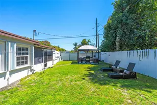 302 NW 100th St, Miami, FL 33150 - Photo 29