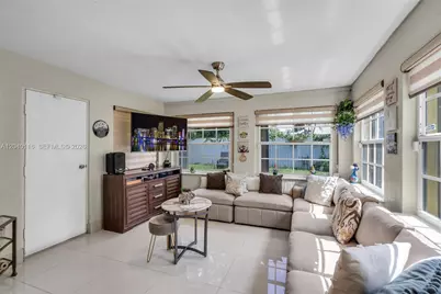 302 NW 100th St, Miami, FL 33150 - Photo 15