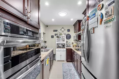 302 NW 100th St, Miami, FL 33150 - Photo 13