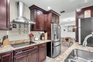 302 NW 100th St, Miami, FL 33150 - Photo 11