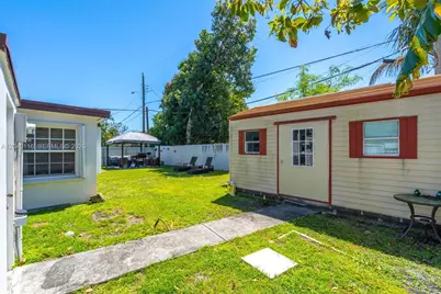 302 NW 100th St, Miami, FL 33150 - Photo 31