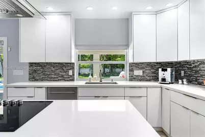 11721 Jacaranda Pl, Coral Gables, FL 33156 - Photo 9