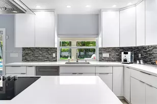 11721 Jacaranda Pl, Coral Gables, FL 33156 - Photo 9