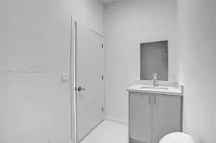 1567 NW 1st St, Miami, FL 33125 - Photo 11