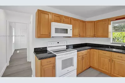 2804 SW 16 Street #COTTAGE, Fort Lauderdale, FL 33312 - Photo 9