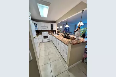 7135 Collins Ave #1523, Miami Beach, FL 33141 - Photo 13