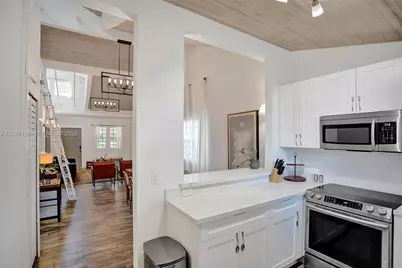 421 NE 70th St, Miami, FL 33138 - Photo 31