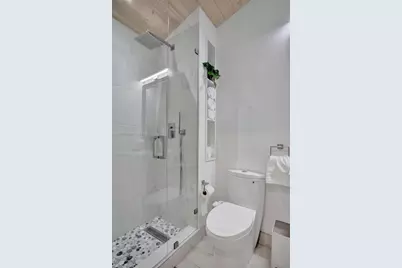 421 NE 70th St, Miami, FL 33138 - Photo 35