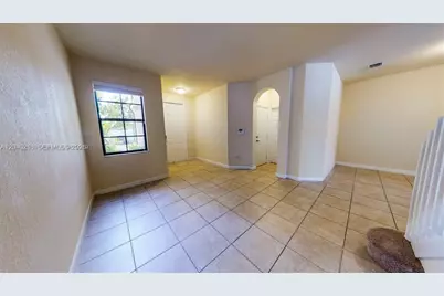9073 W 33rd Ave, Hialeah, FL 33018 - Photo 25