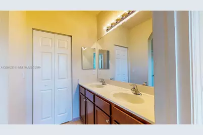 9073 W 33rd Ave, Hialeah, FL 33018 - Photo 41