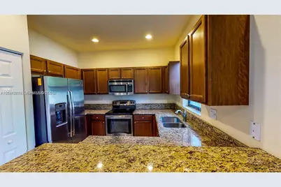 9073 W 33rd Ave, Hialeah, FL 33018 - Photo 13
