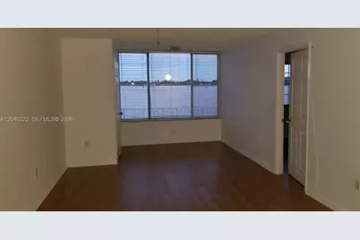 2811 N Oakland Forest Dr #105, Oakland Park, FL 33309 - Photo 5