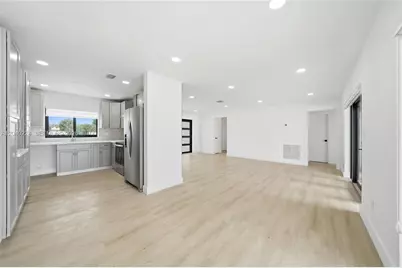 7200 W 12th Ave, Hialeah, FL 33014 - Photo 23
