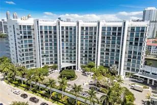 3300 NE 188th St, Aventura, FL 33180 - Photo 75