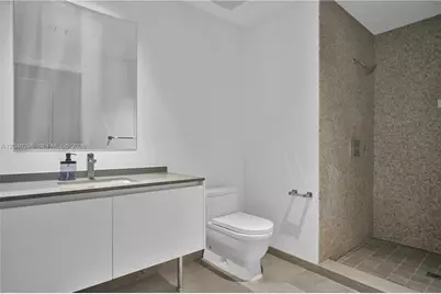 68 SE 6th St #1004, Miami, FL 33131 - Photo 19