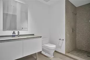 68 SE 6th St, Miami, FL 33131 - Photo 19