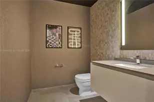 68 SE 6th St, Miami, FL 33131 - Photo 23