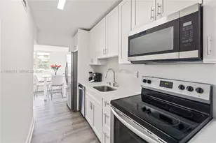 100 Lincoln Rd, Miami Beach, FL 33139 - Photo 11