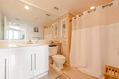 325 S Biscayne Blvd #3821, Miami, FL 33131 - Photo 9