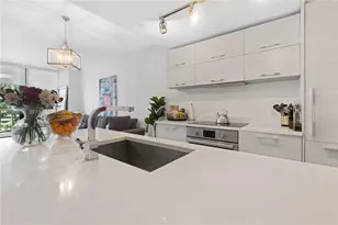 650 NE 32nd St, Miami, FL 33137 - Photo 9