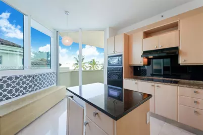 300 S Pointe Dr #405, Miami Beach, FL 33139 - Photo 11