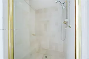 300 South Pointe Dr, Miami Beach, FL 33139 - Photo 33
