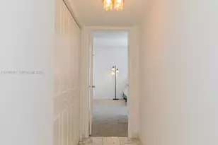 137 Golden Isles Dr, Hallandale Beach, FL 33009 - Photo 23