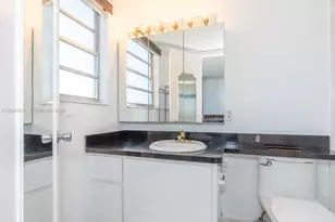 137 Golden Isles Dr, Hallandale Beach, FL 33009 - Photo 27
