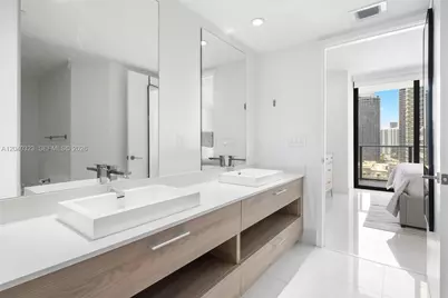 1300 S Miami Ave #2110, Miami, FL 33130 - Photo 13