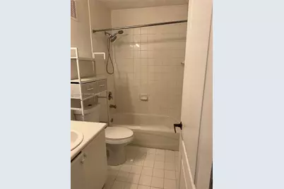 17640 NW 73rd Ave #204-19, Hialeah, FL 33015 - Photo 9