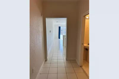 17640 NW 73rd Ave #204-19, Hialeah, FL 33015 - Photo 5