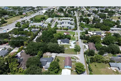 1860 NW 81st St, Miami, FL 33147 - Photo 17