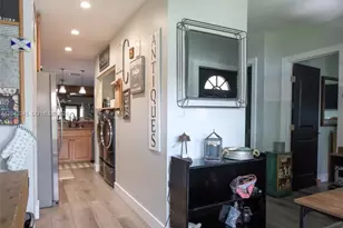 8356 NW 37th Pl, Sunrise, FL 33351 - Photo 9