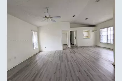 532 SE 21st Dr, Homestead, FL 33033 - Photo 5
