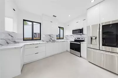 1021 NW 48th St, Miami, FL 33127 - Photo 13