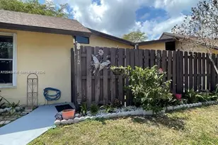 112 Fox Rd, Hollywood, FL 33024 - Photo 1