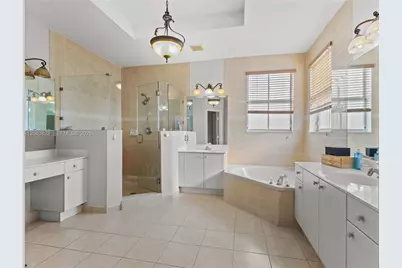 8542 NW 111th Ct, Doral, FL 33178 - Photo 17
