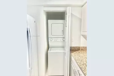 1155 Brickell Bay Dr #807, Miami, FL 33131 - Photo 5