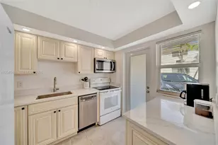 3221 NE 8th St, Pompano Beach, FL 33062 - Photo 11