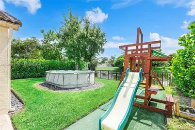 124 Preserve Dr, Royal Palm Beach, FL 33411 - Photo 47