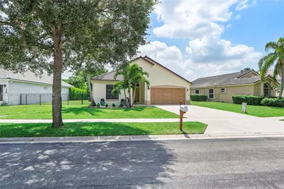 124 Preserve Dr, Royal Palm Beach, FL 33411 - Photo 3