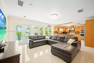6185 W 10th Ave, Hialeah, FL 33012 - Photo 9