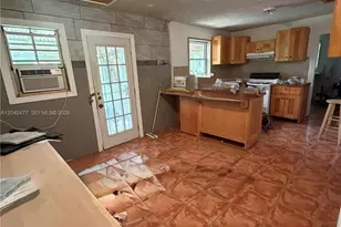 9110 SW 44th St, Miami, FL 33165 - Photo 5
