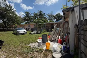 867 NW 109th St, Miami, FL 33168 - Photo 15