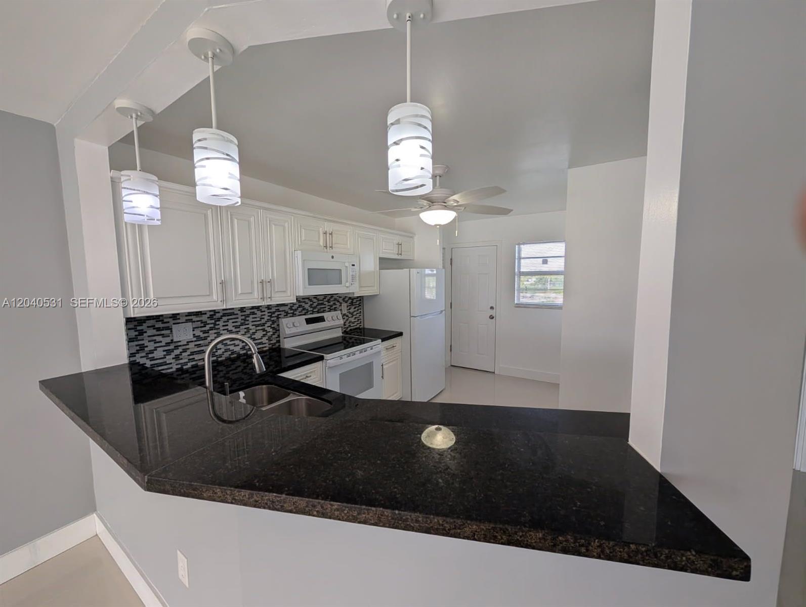 1750 NE 191st St #622-3 main architectural view