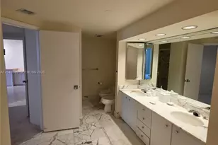 20191 E Country Club Dr, Aventura, FL 33180 - Photo 33