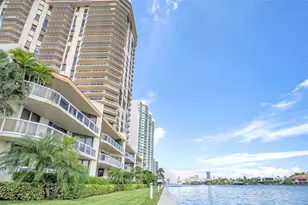 20191 E Country Club Dr, Aventura, FL 33180 - Photo 13